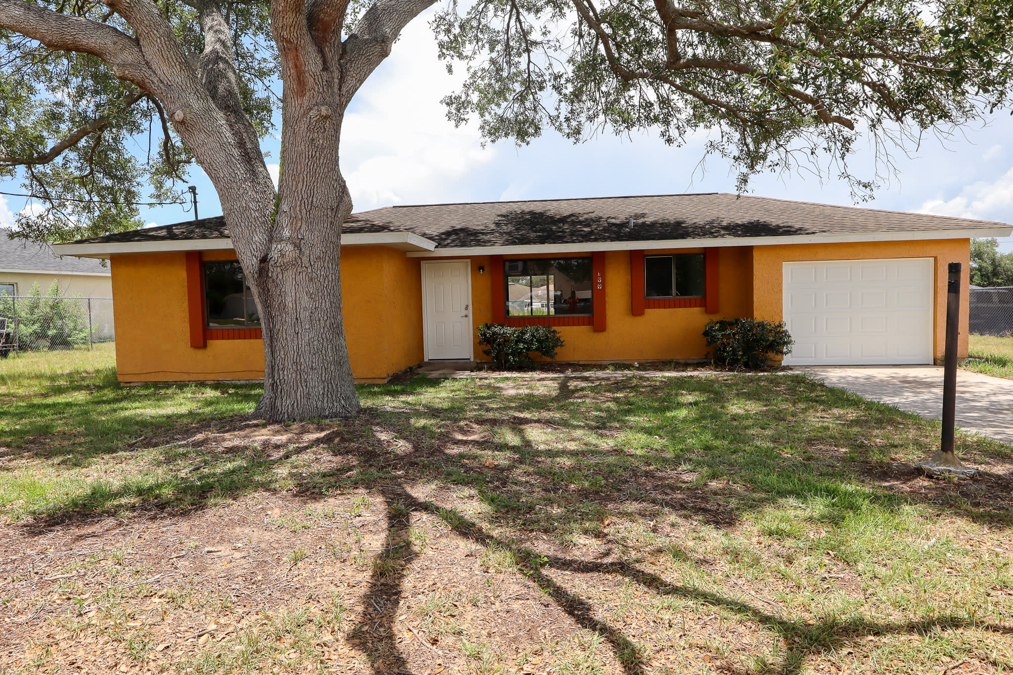 199 Willow Rd – photo 1