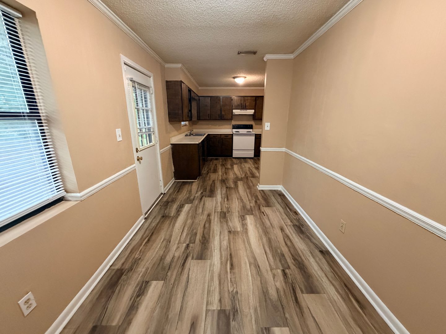 Beautiful 3BD/2B Home with Spacious Outdoor Living – photo 5
