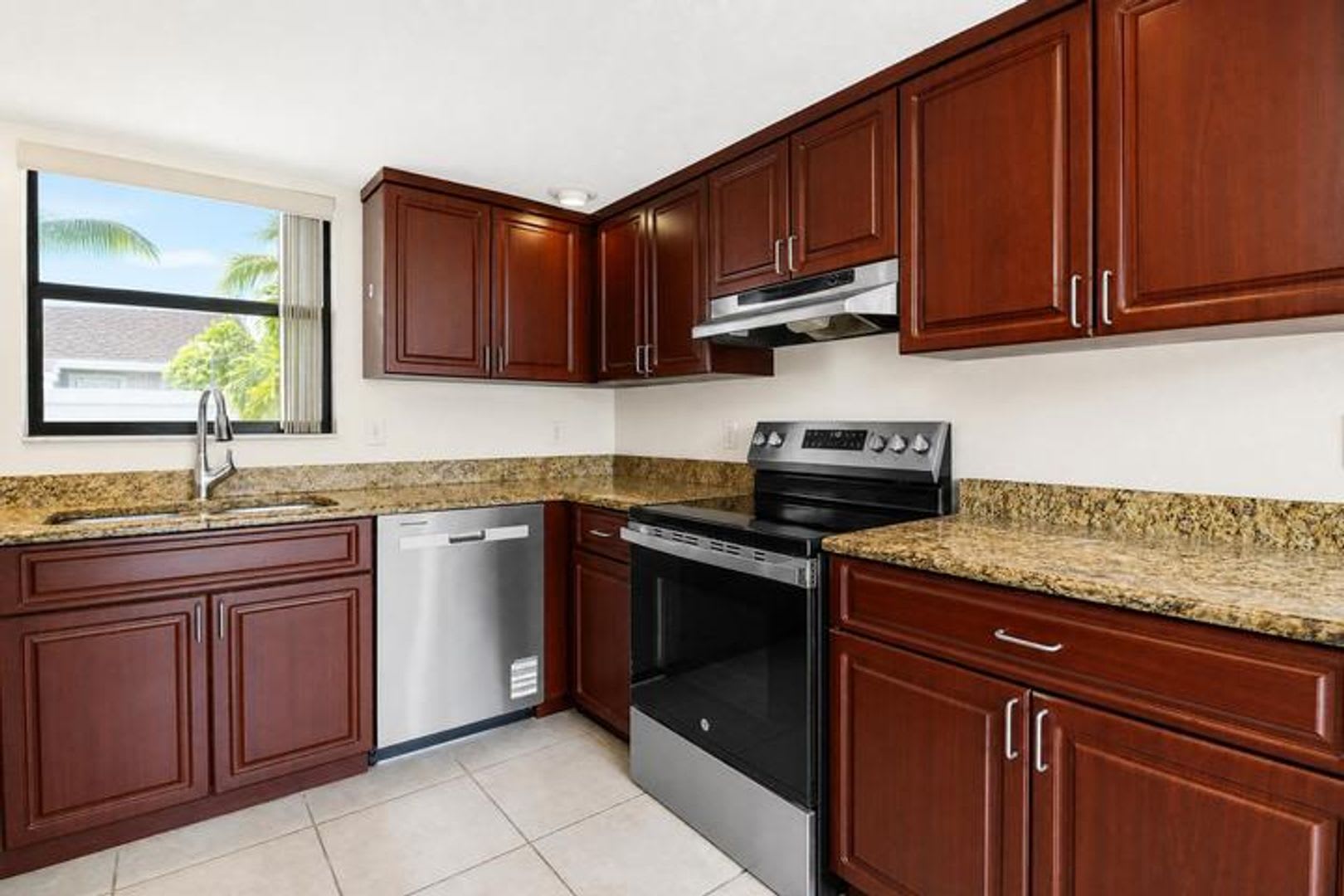 202 LAKEWOOD Drive 11B, Jupiter, FL 33458 – photo 1