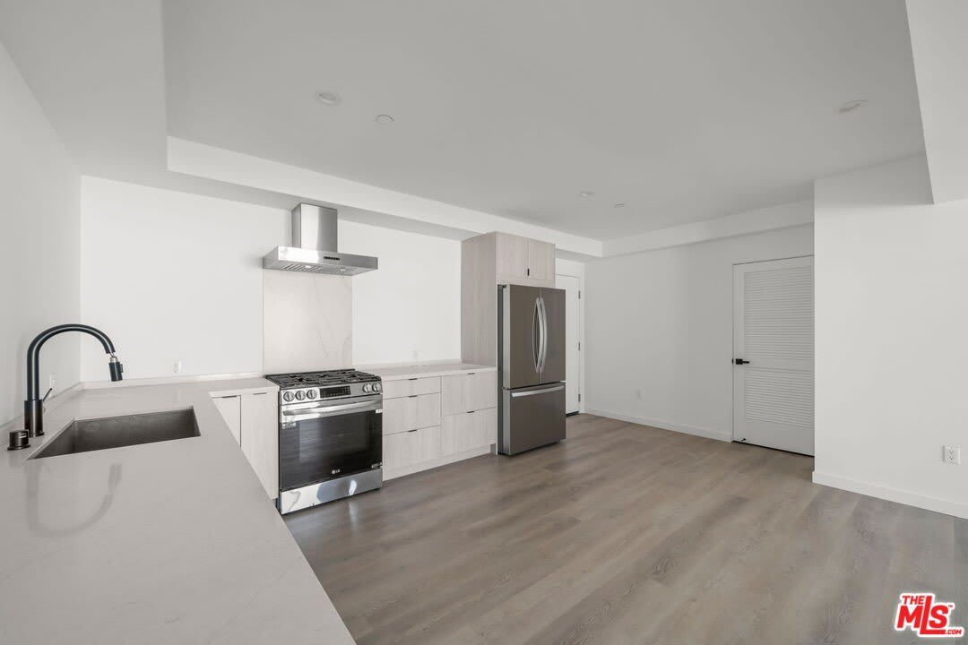 3755 S Canfield Ave – photo 3