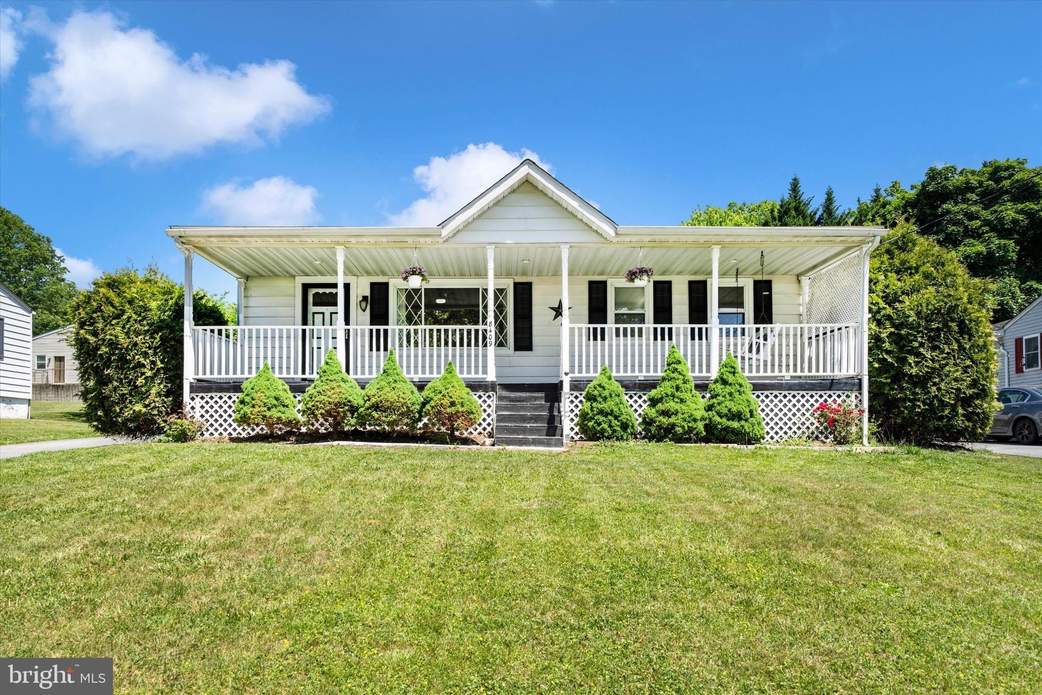 8409 WOODWARD Street – photo 1
