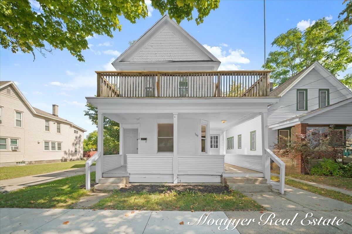 1108 Muskegon Avenue NW – photo 1