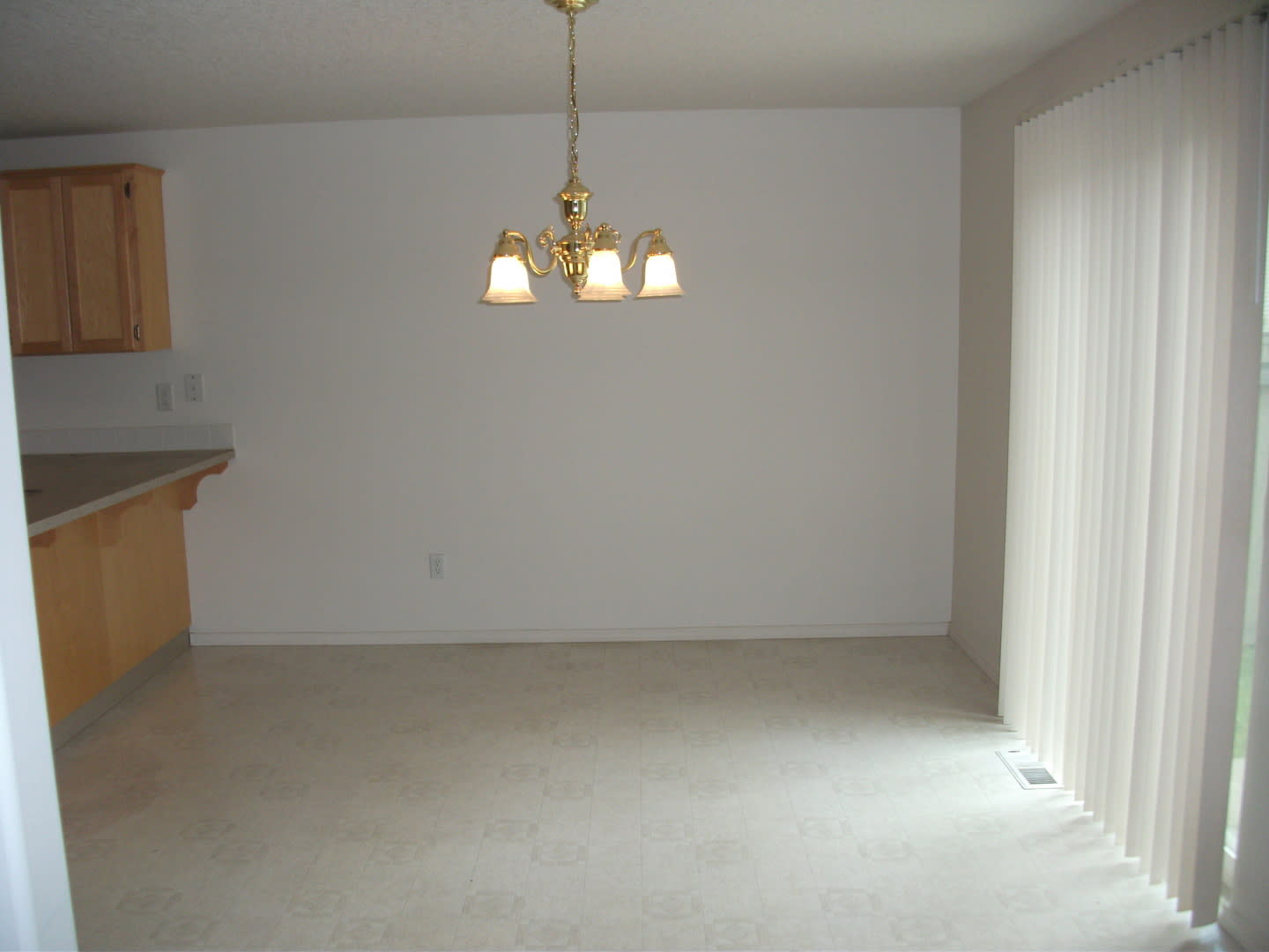 Large Beautiful 4 Bedroom Home w/ Loft & Upstairs Laundry Room! – photo 4