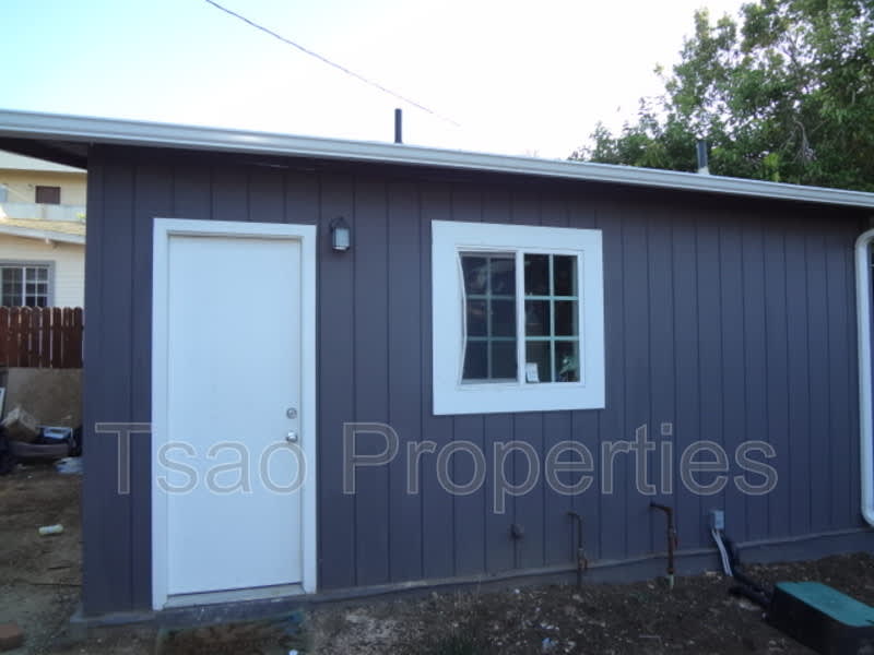 607 N Ardmore Ave – photo 4