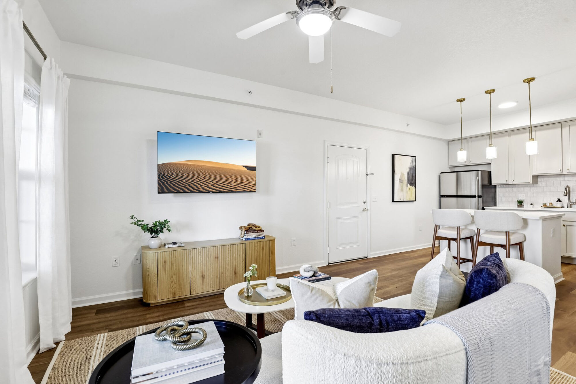 33 West – photo 4