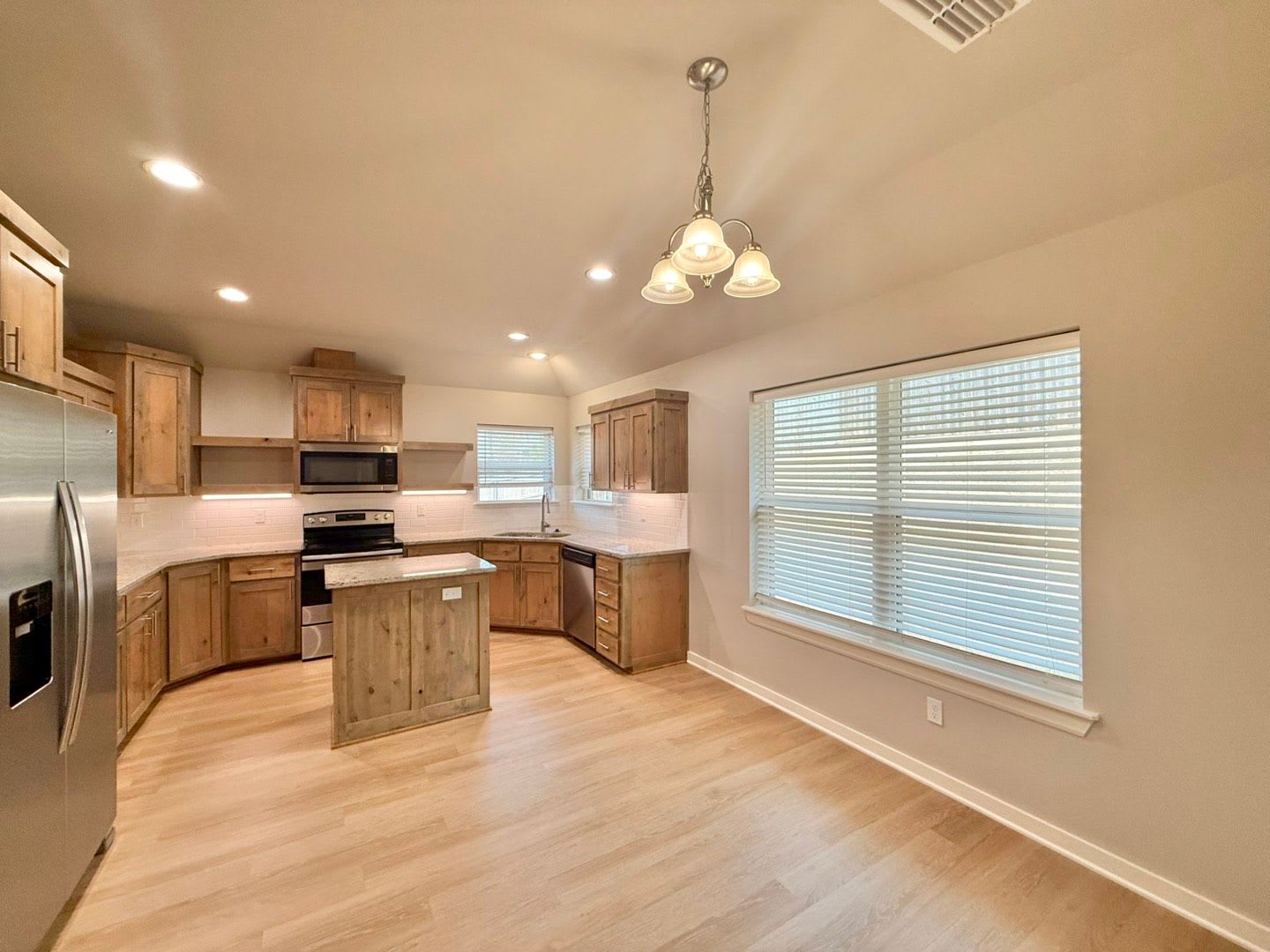 Charming 1-Story 4 Bedroom Home with Modern Comforts! – photo 5