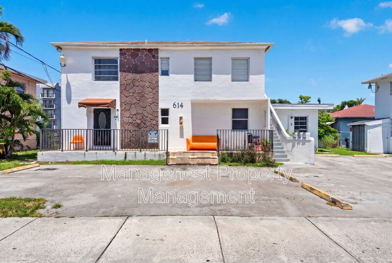 614 SW 19th Ave – photo 2