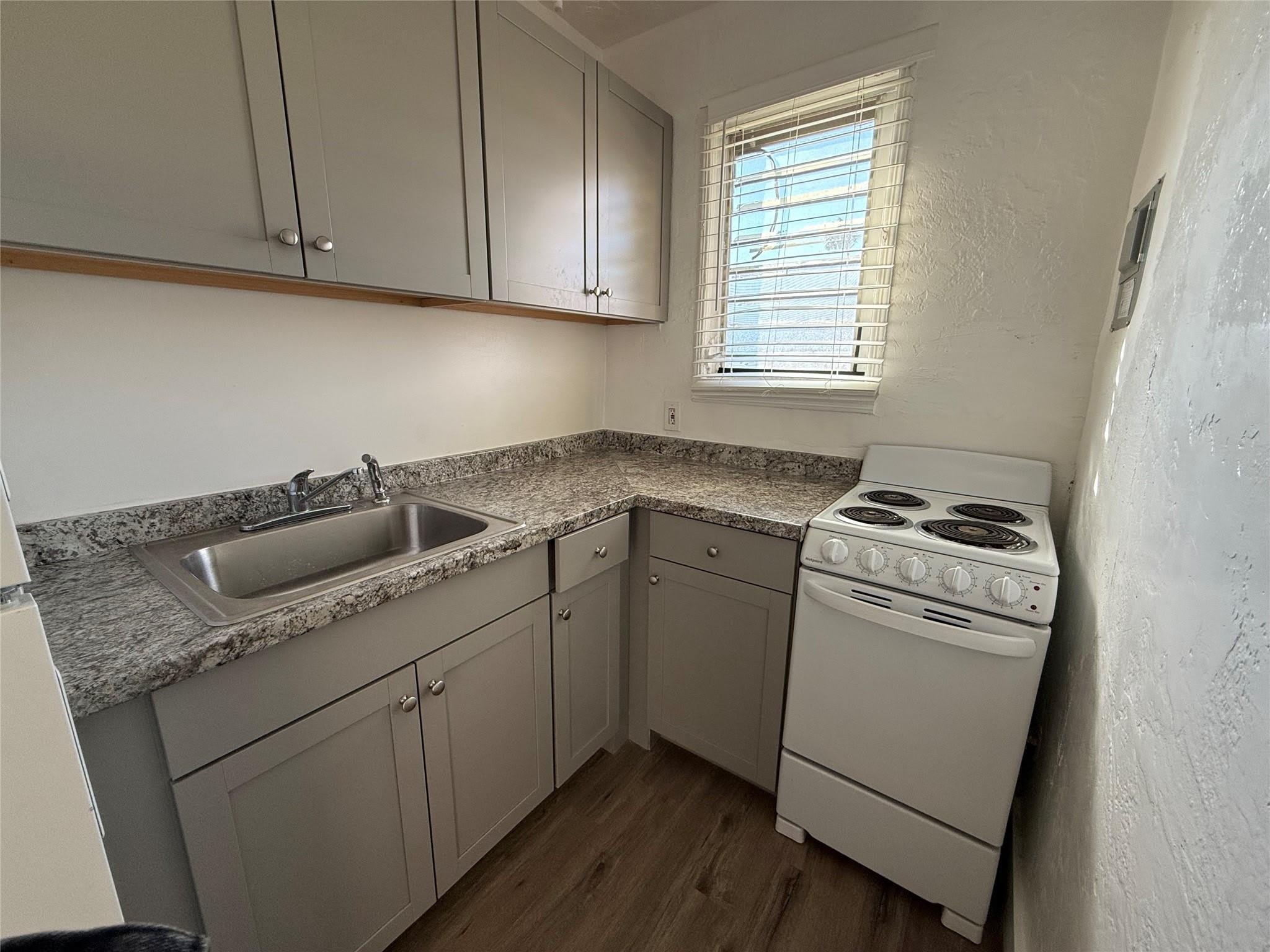 1739 Moffett Street – photo 5