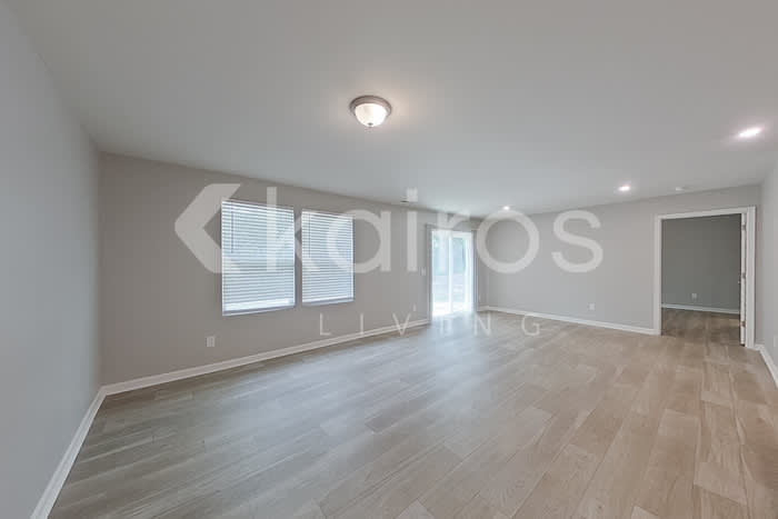2502 Kenton Court Southeast – photo 2
