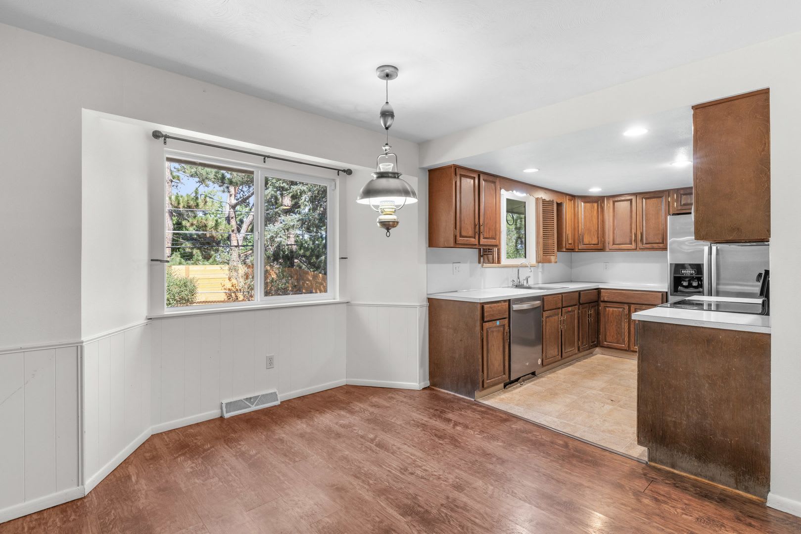 Spacious 4 Bed 2 5 Bath Upper Table Mesa Abode Available Now – photo 4