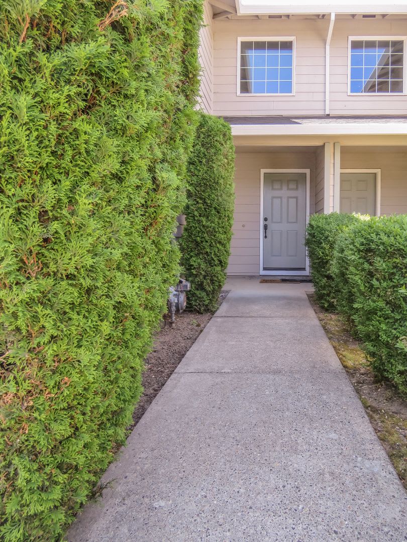 Updated Interior! Spacious 2 Bedroom 2.5 Bath Town home close to Intel and Nike – photo 2