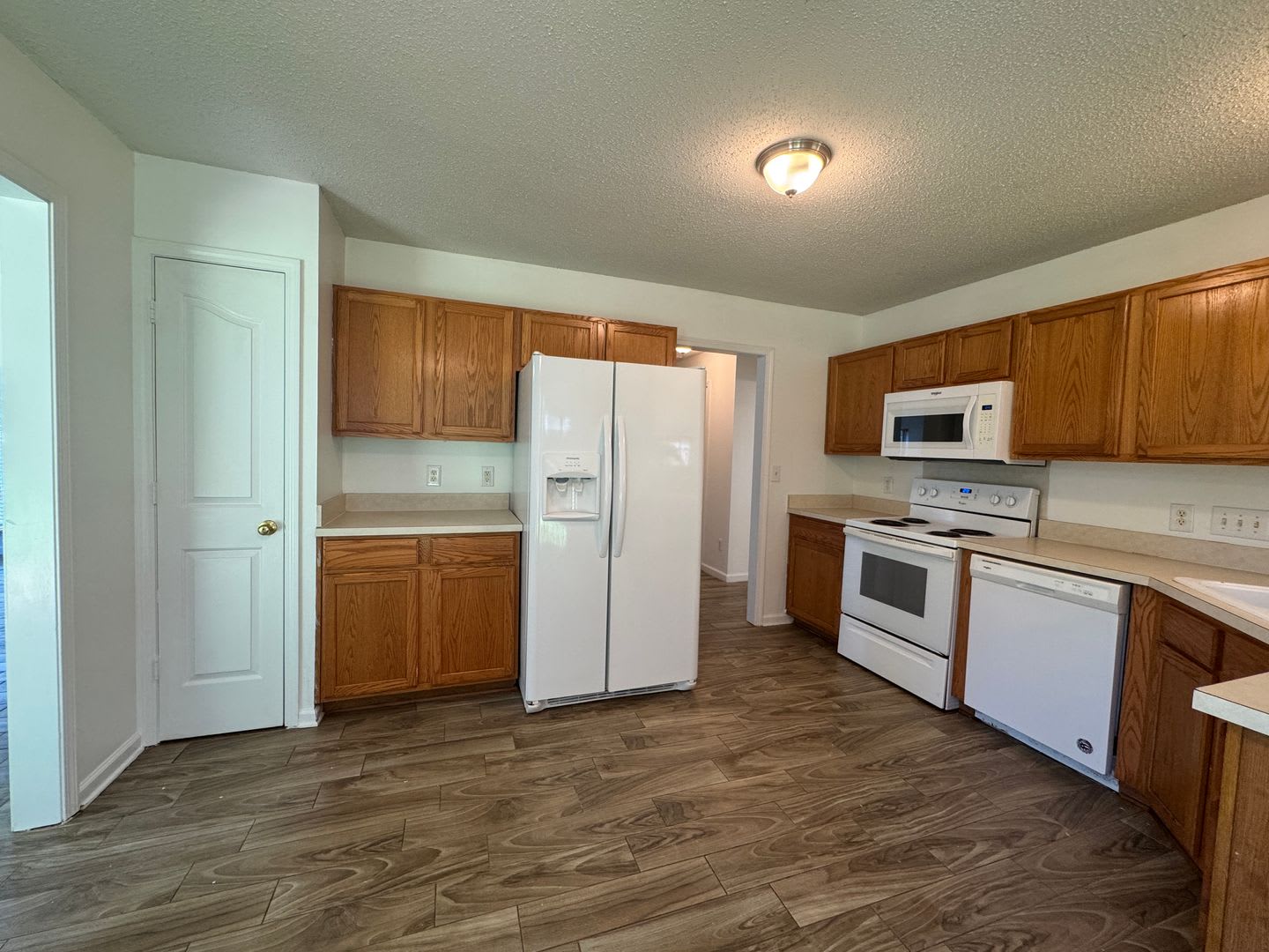 MOVE-IN READY! – photo 4