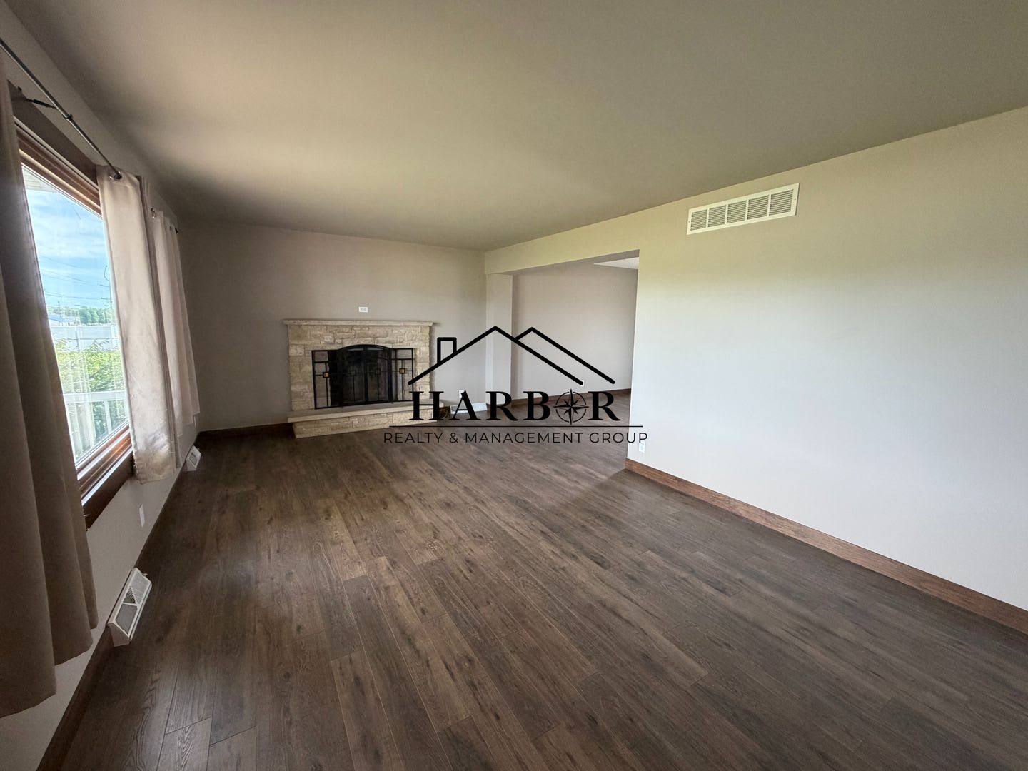 *1/2 Off First Months Rent* Spacious 3BR Home with 2-Stall Garage & Private Deck in Kasson – photo 3