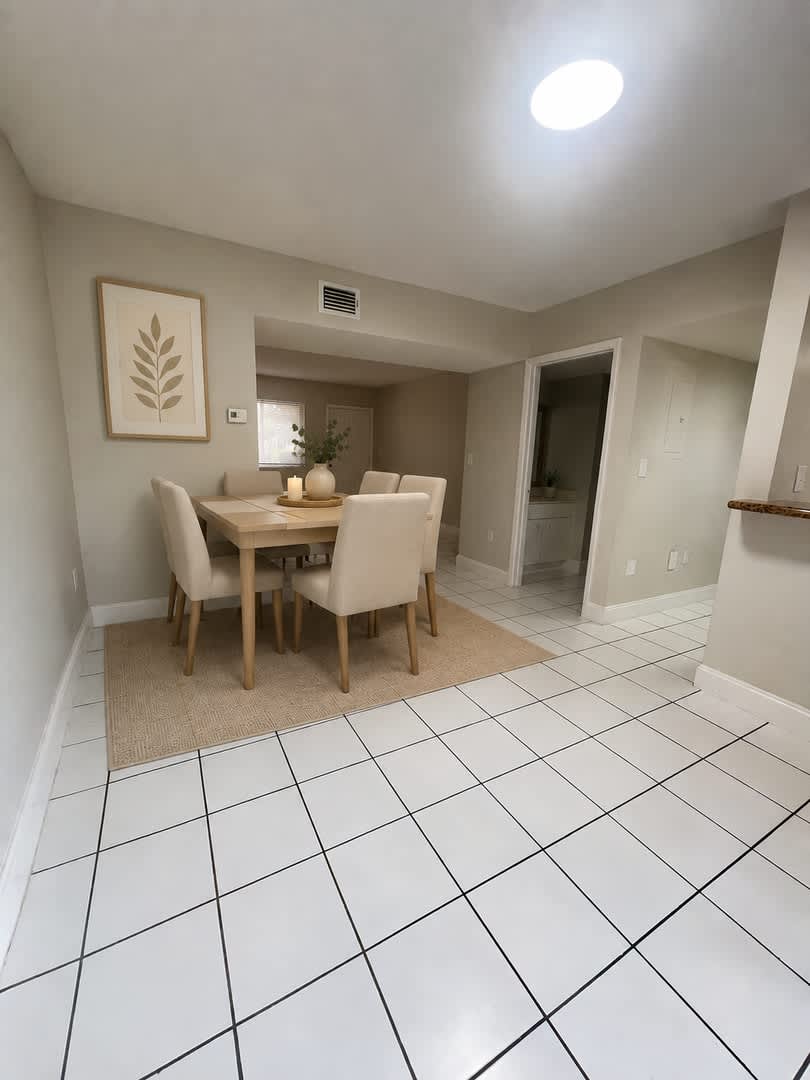 * * * SUPER SPACIOUS 2 BED 2.5 BATH * * * Large Townhouse with Garage – photo 4