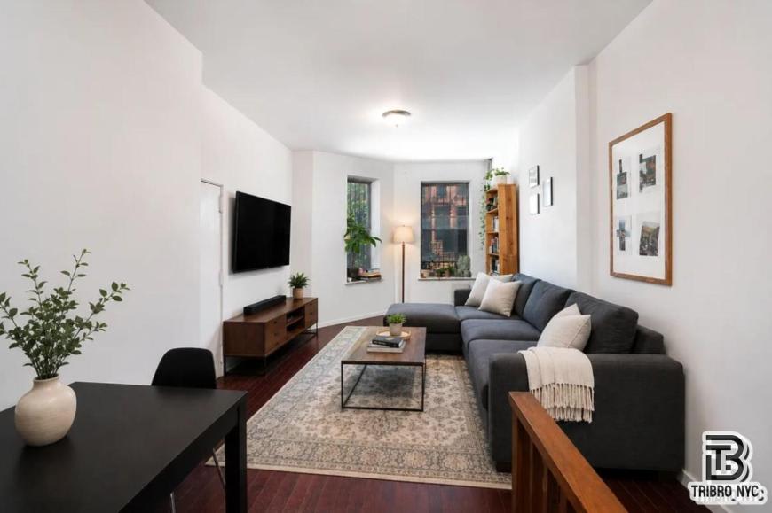 439 Jefferson Ave – photo 2