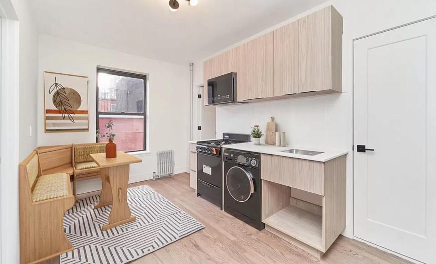 208 East 6th Street – photo 3