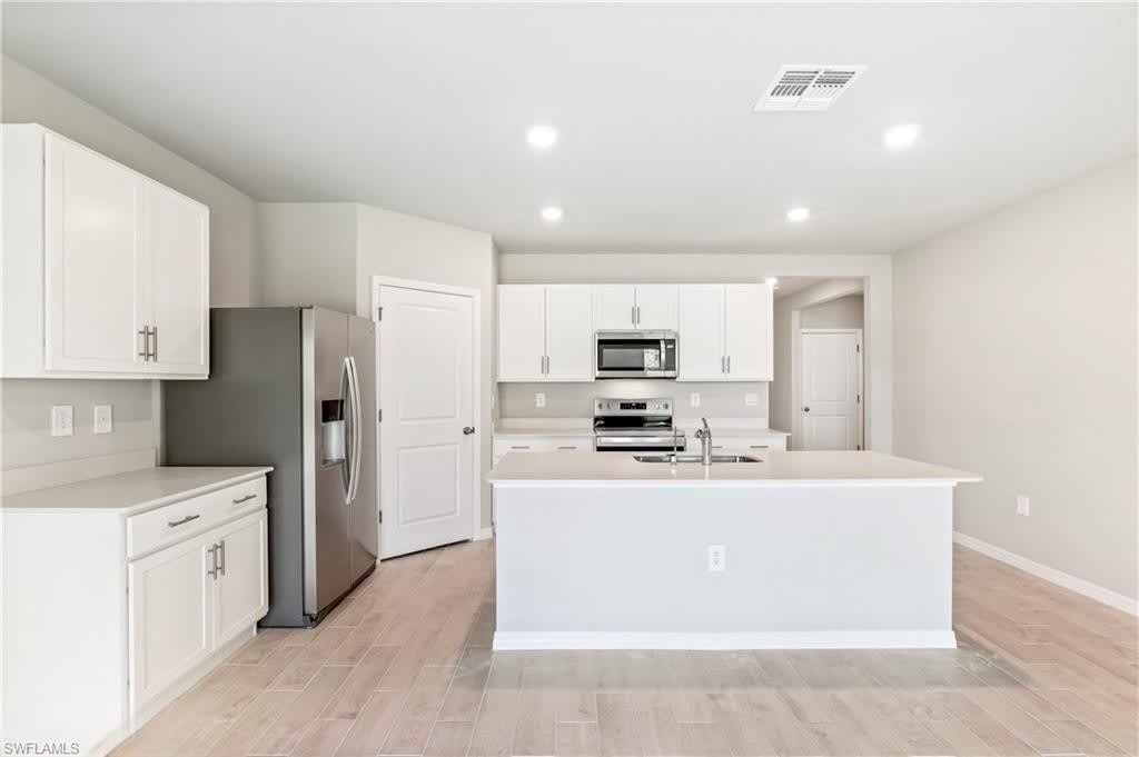 3021 N Lakewood Rd – photo 3
