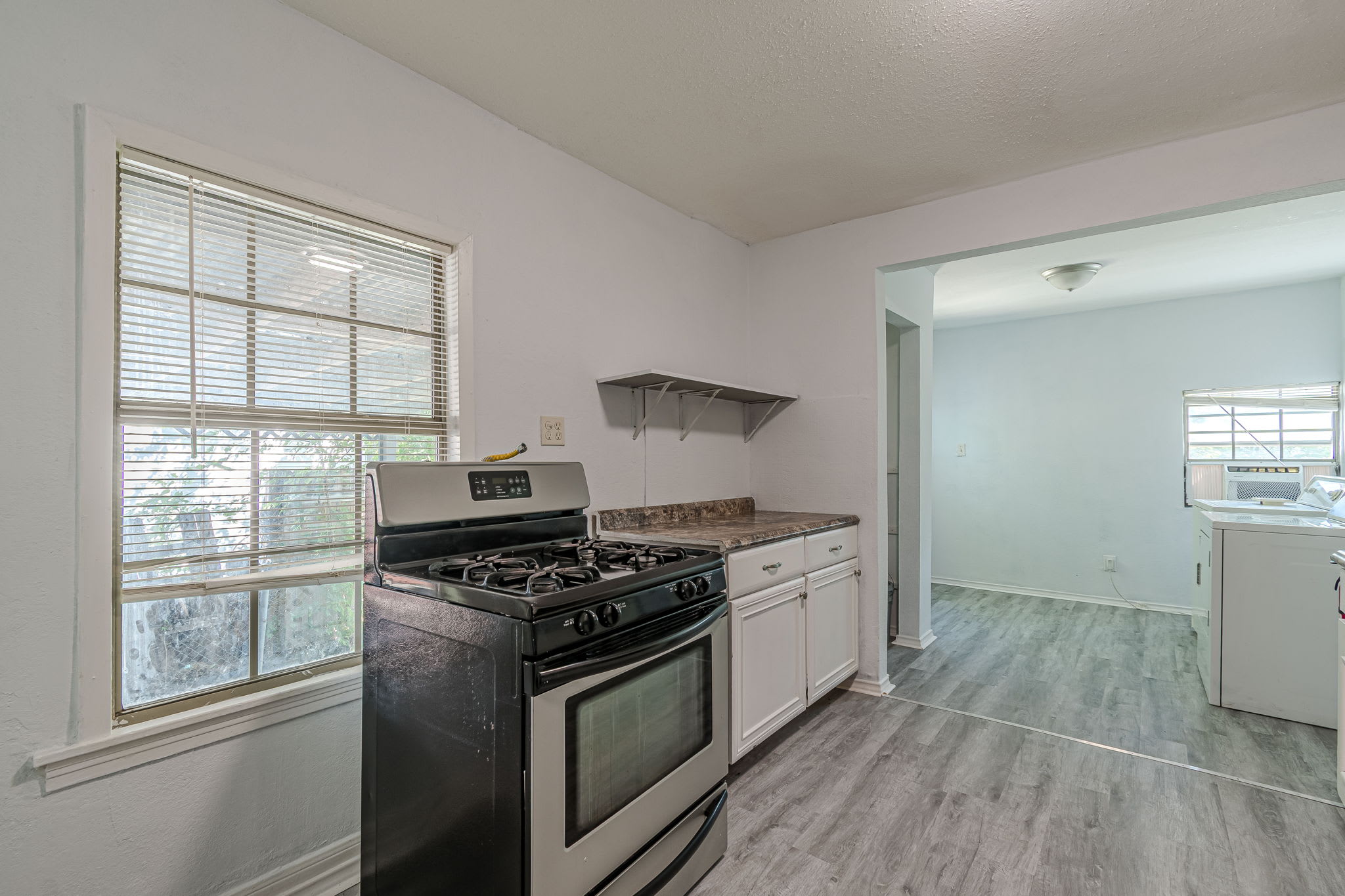 1903 West Winnipeg Avenue – photo 5