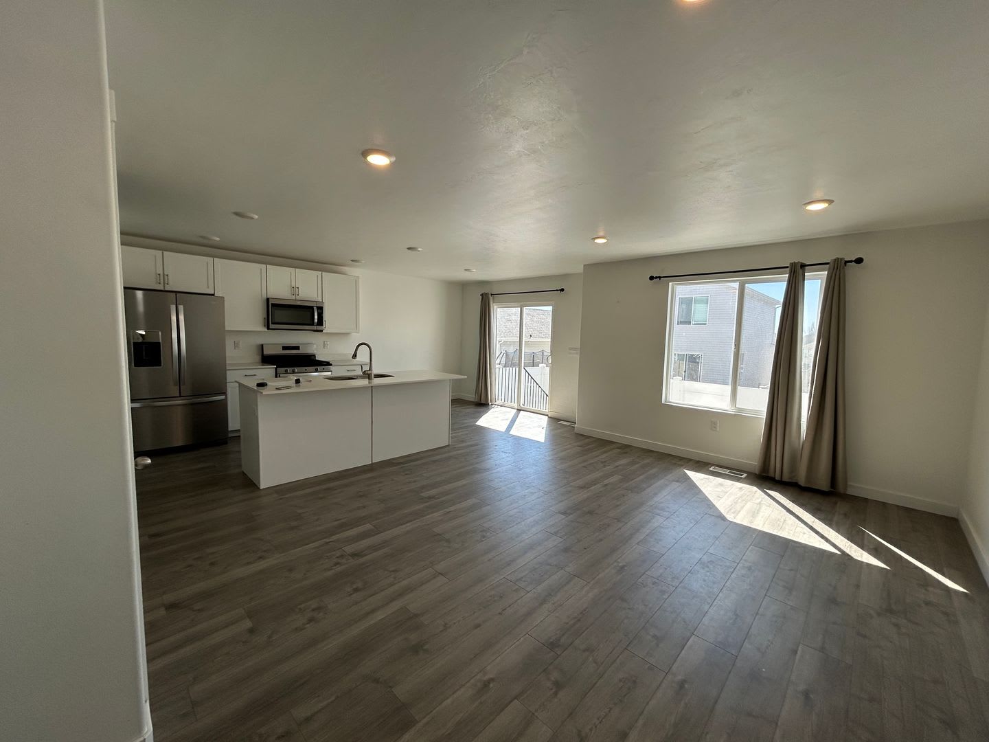 3 Bedroom 2.5 Bathroom Townhouse in Eagle Mountain! – photo 2