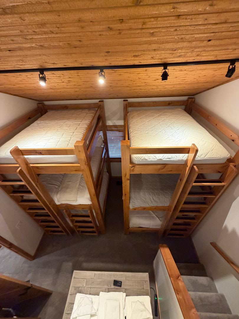 Fully Furnished 2 Bedroom Loft 2 Bath Mountain Retreat Remodeled Sunny Slopes Home 4 12 Month Lease – photo 4