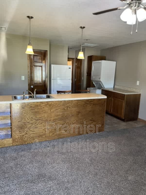 210 E Bland St – photo 2