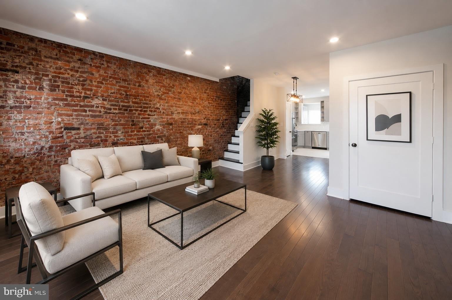 2677 ARAMINGO Avenue – photo 3