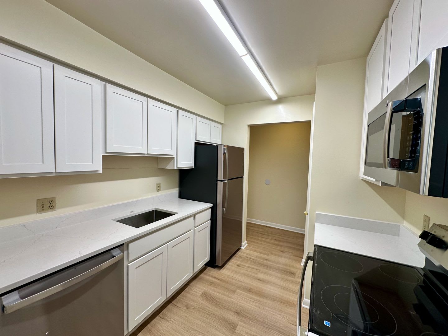 Fully Renovated Turtle Creek 2 Bed/2 Bath with Solarium – photo 5