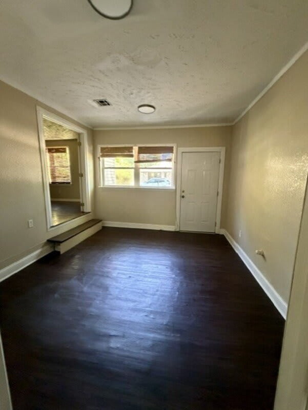 1439 S West Ave – photo 5