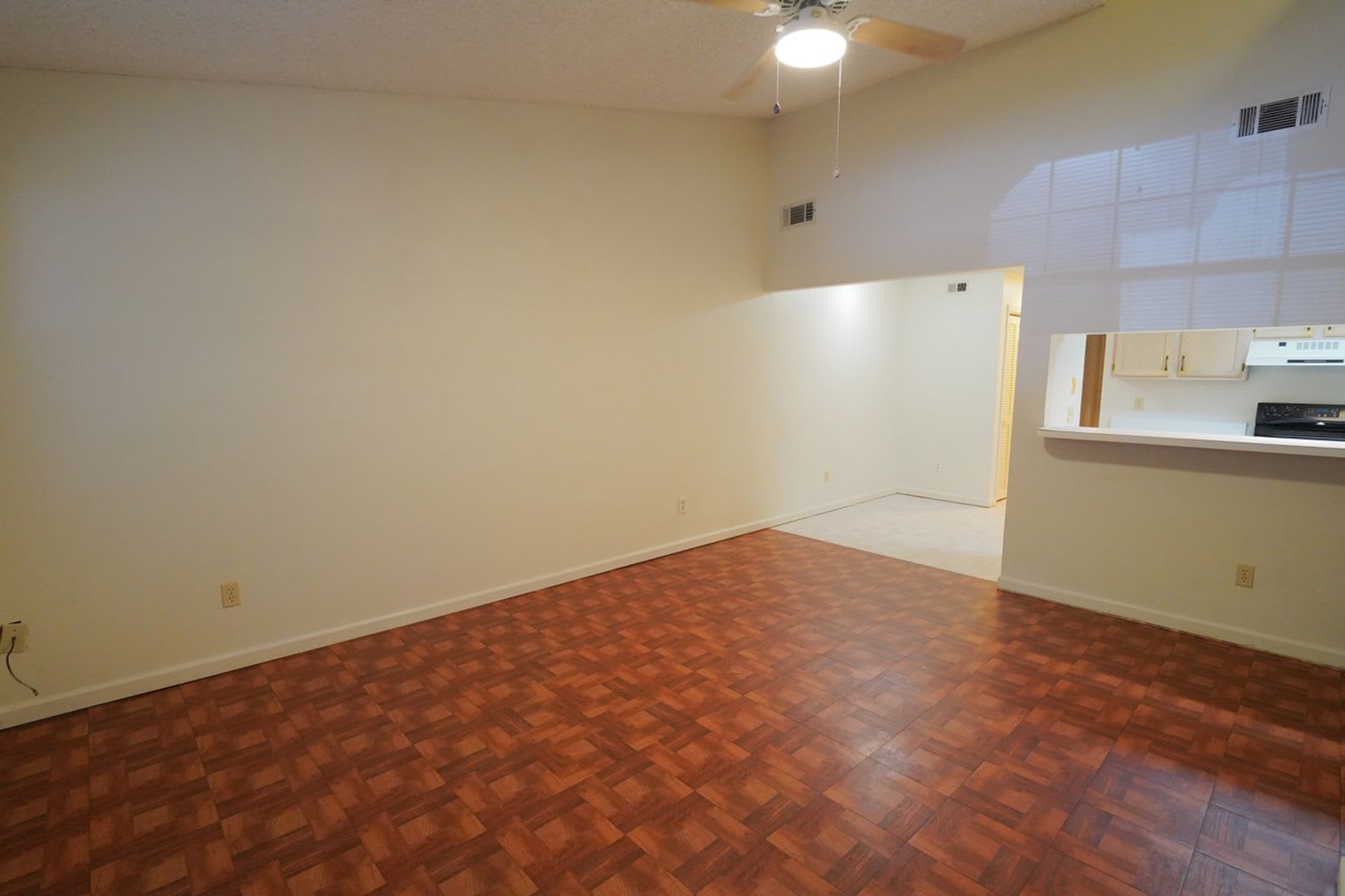 3 Bed / 2 Bath END Unit Townhome in Popular Westridge! – photo 2