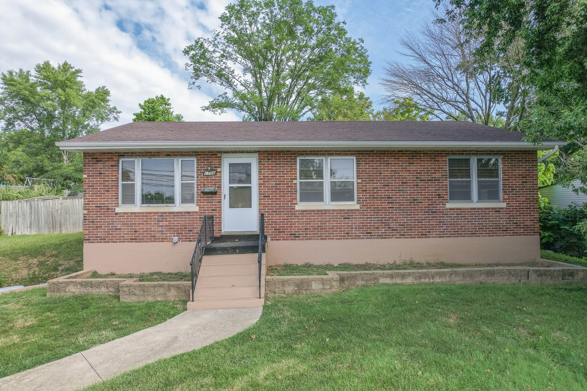 1706 Stadium Boulevard – photo 1