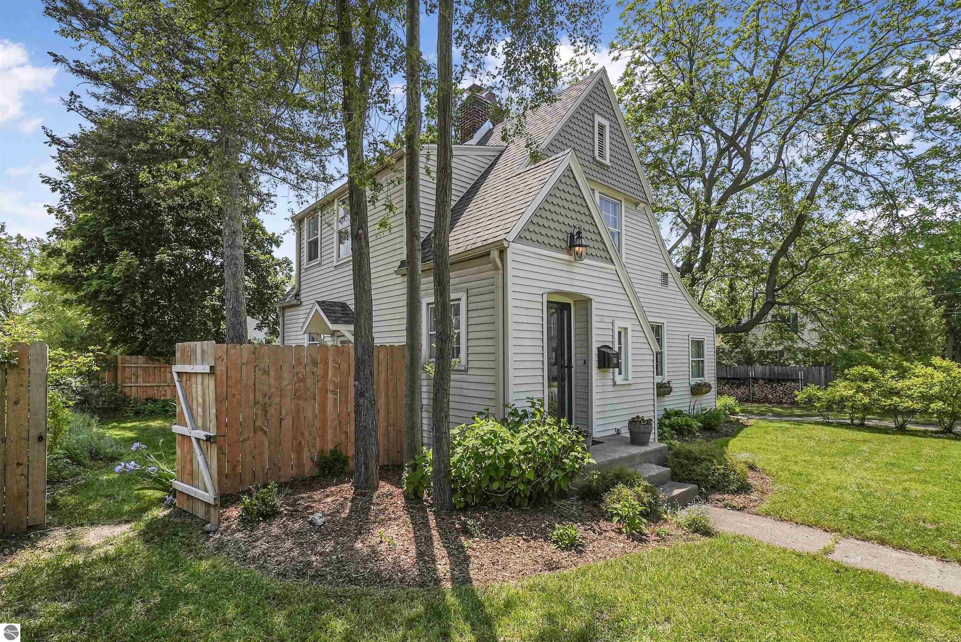 701 W Sixth Street – photo 2