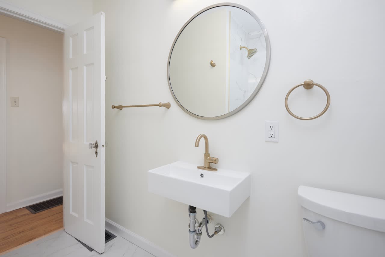 208 South Clark Street – photo 4