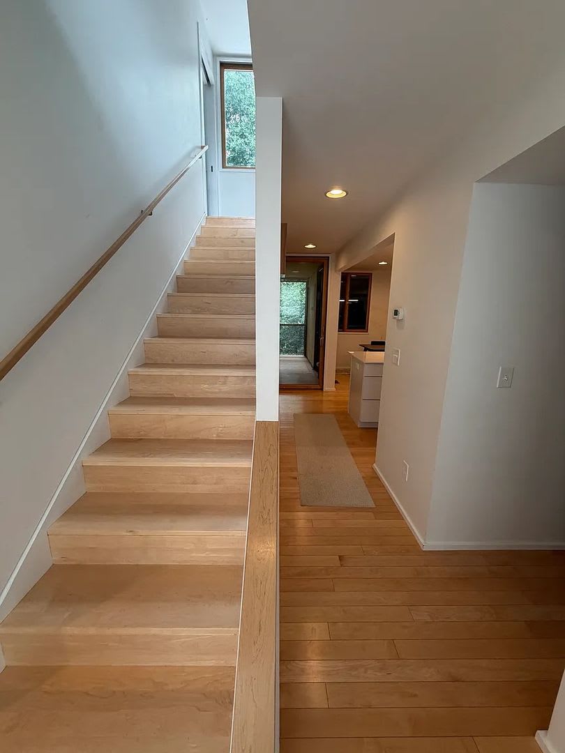 Spacious Pet-Friendly 4BR Home Near Downtown & UVA – photo 3