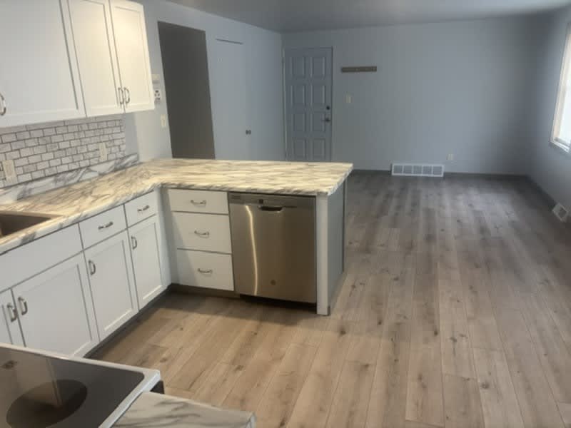 1433 Witzel Avenue 2 – photo 3