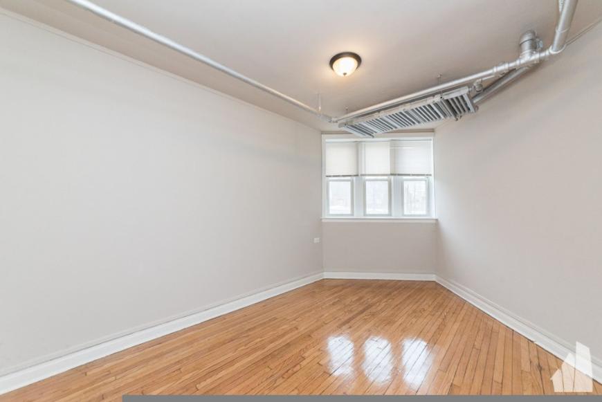 4255 W Addison St – photo 3