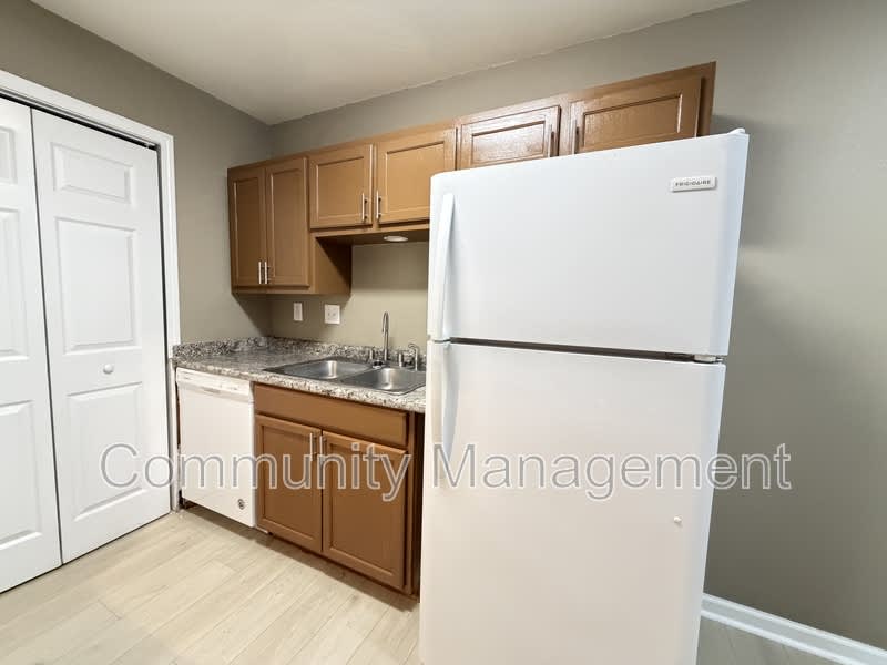2150 N Sherwood Forest Dr – photo 2