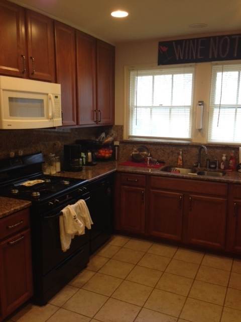 Charming 4 bed / 2 bath Home, Very Short Walk to UT! – photo 3