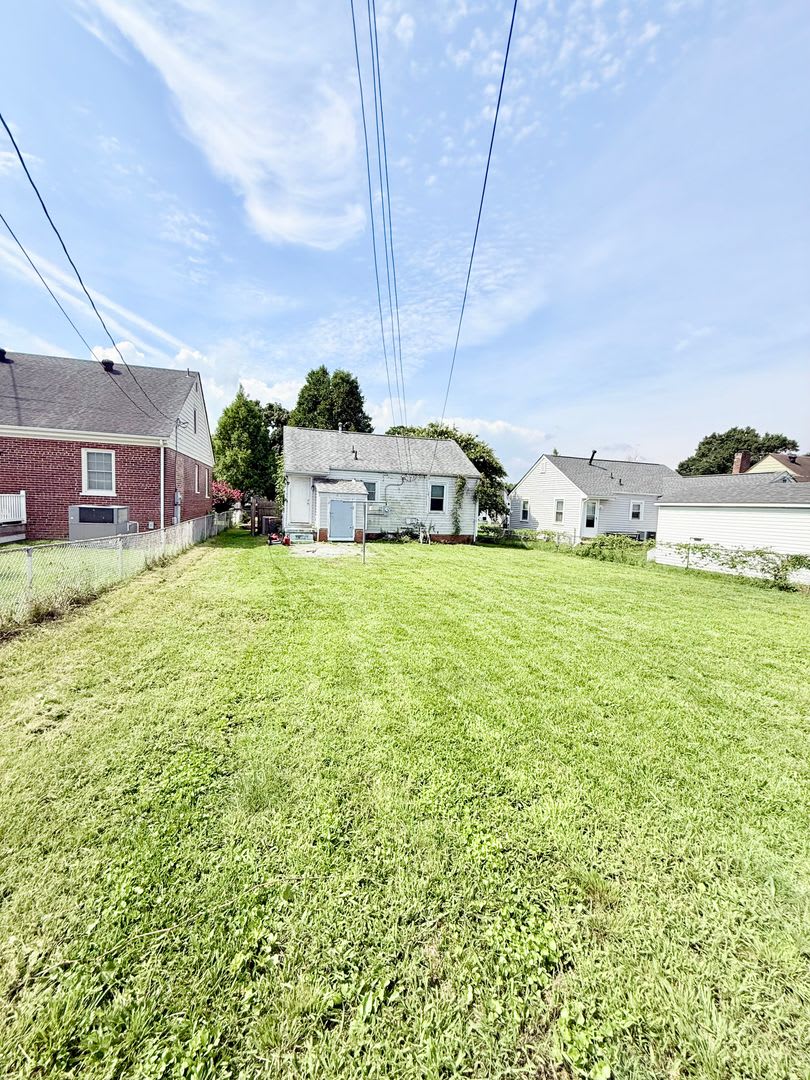 2 bed house on Rva Northside! Central hvac, hardwoods,all electric, lots of parking, laundry – photo 2