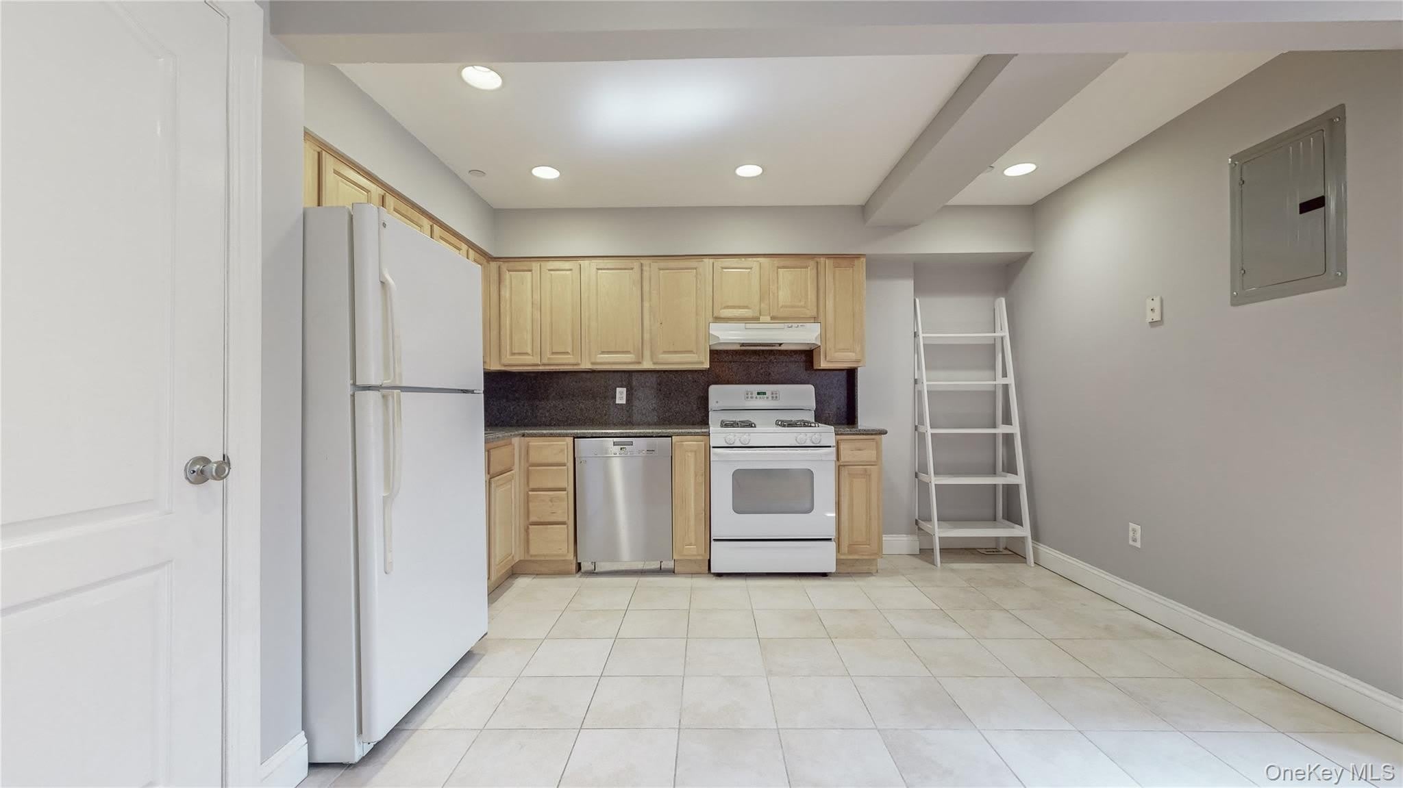 83 71 116Th Street – photo 5