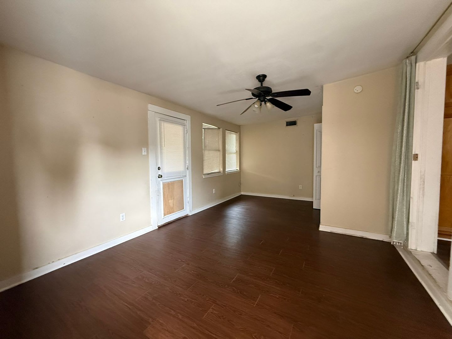 Charming 2 Bedroom, 2 Bathroom Home Near the Cajundome & Downtown Lafayette! – photo 2