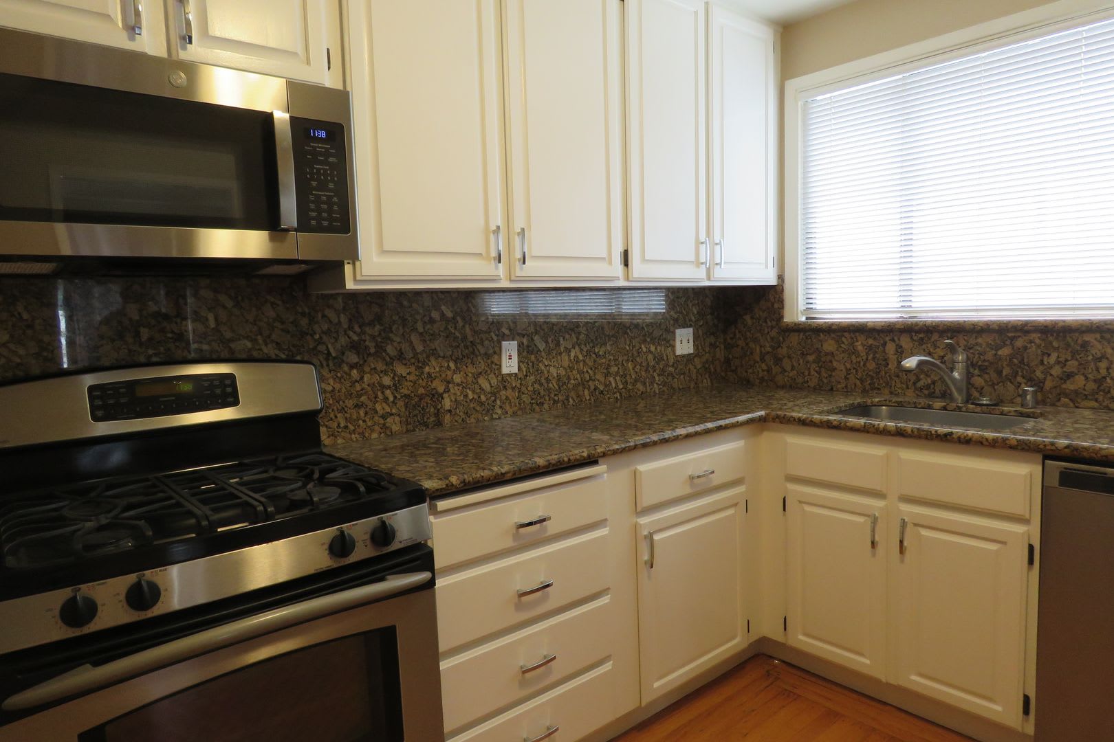 Big House in Mid Town Terrace 3/3 + bonus room – photo 1