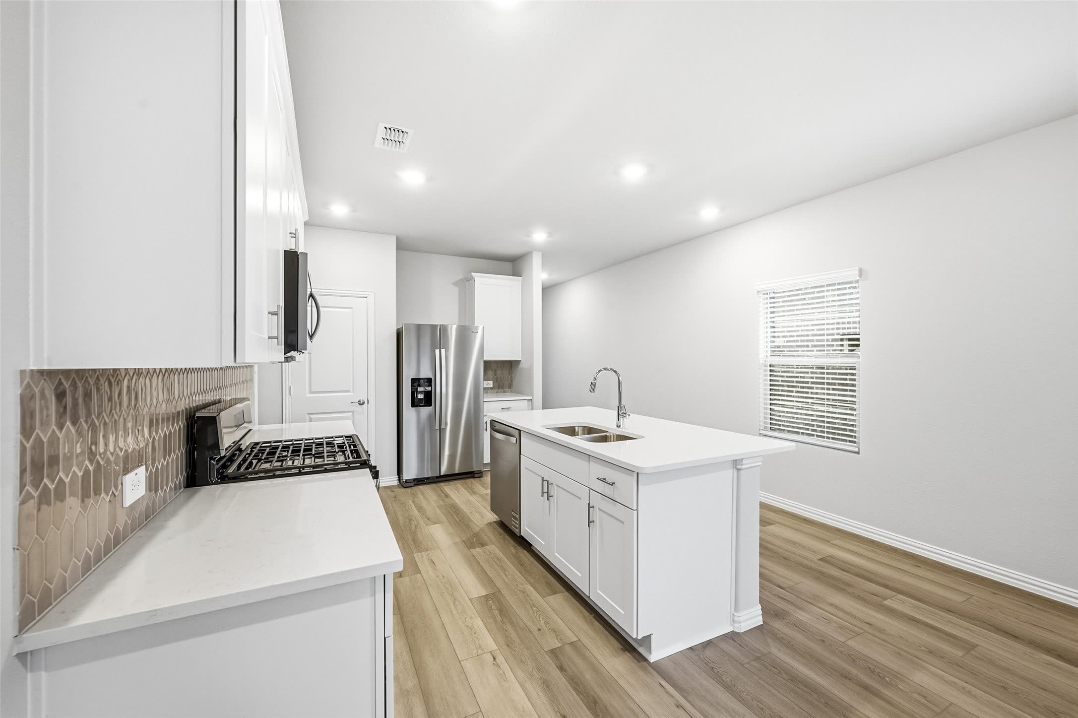 523 Blanton Street – photo 4