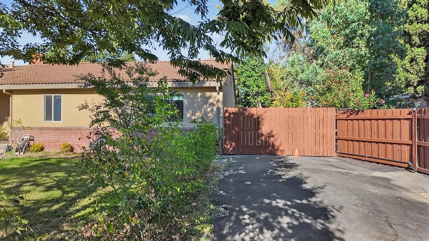 860 Watt Avenue – photo 3