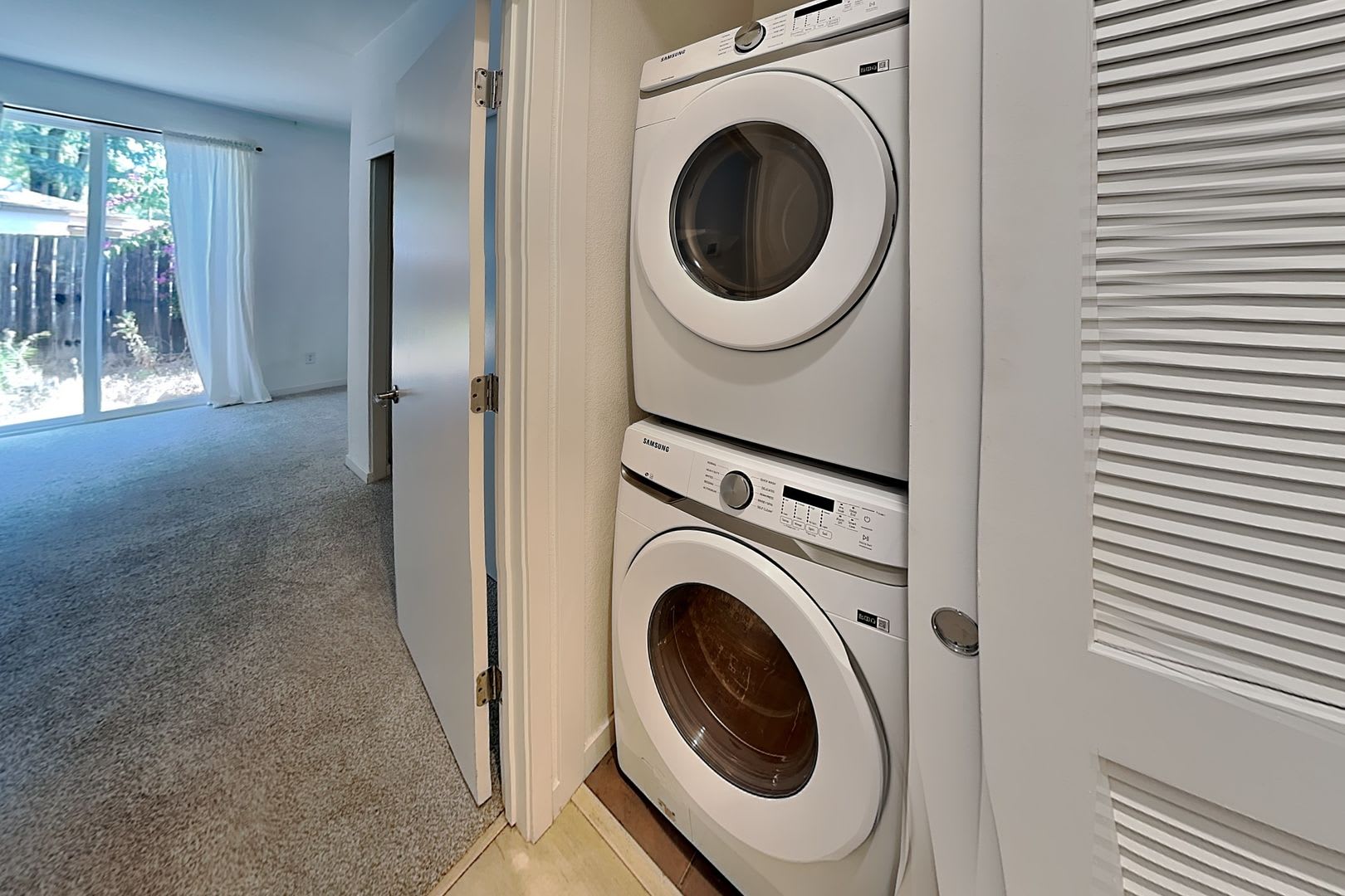 Stunning West Sac Condo – photo 4