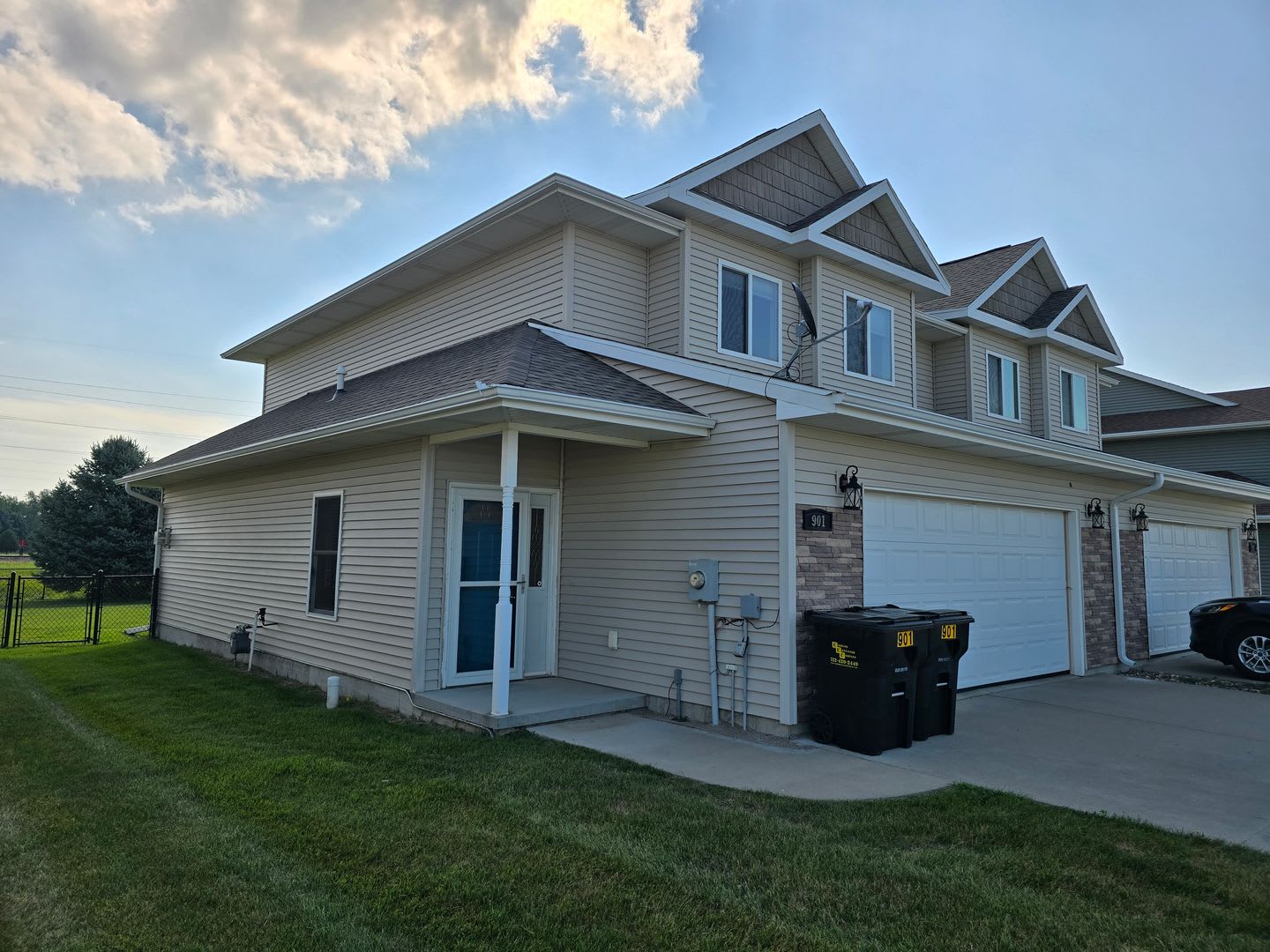 2700 3 Bed 2 5 Bath Townhome In Sergeant Bluff – photo 2