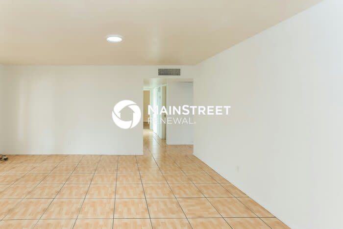 4721 East Polk Street – photo 2