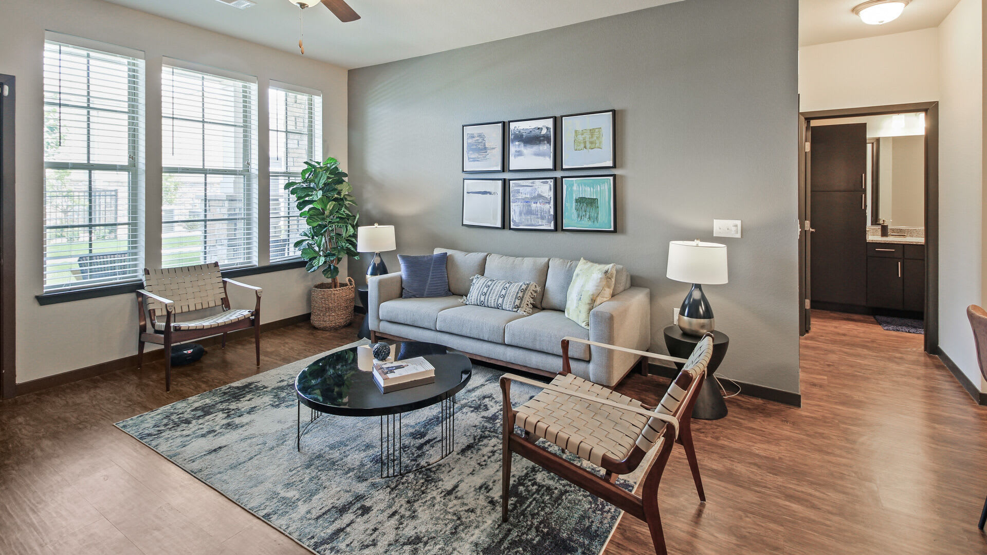 Newly Refreshed Lower Level Of Duplex 2 Bedroom 1 Bath – photo 4