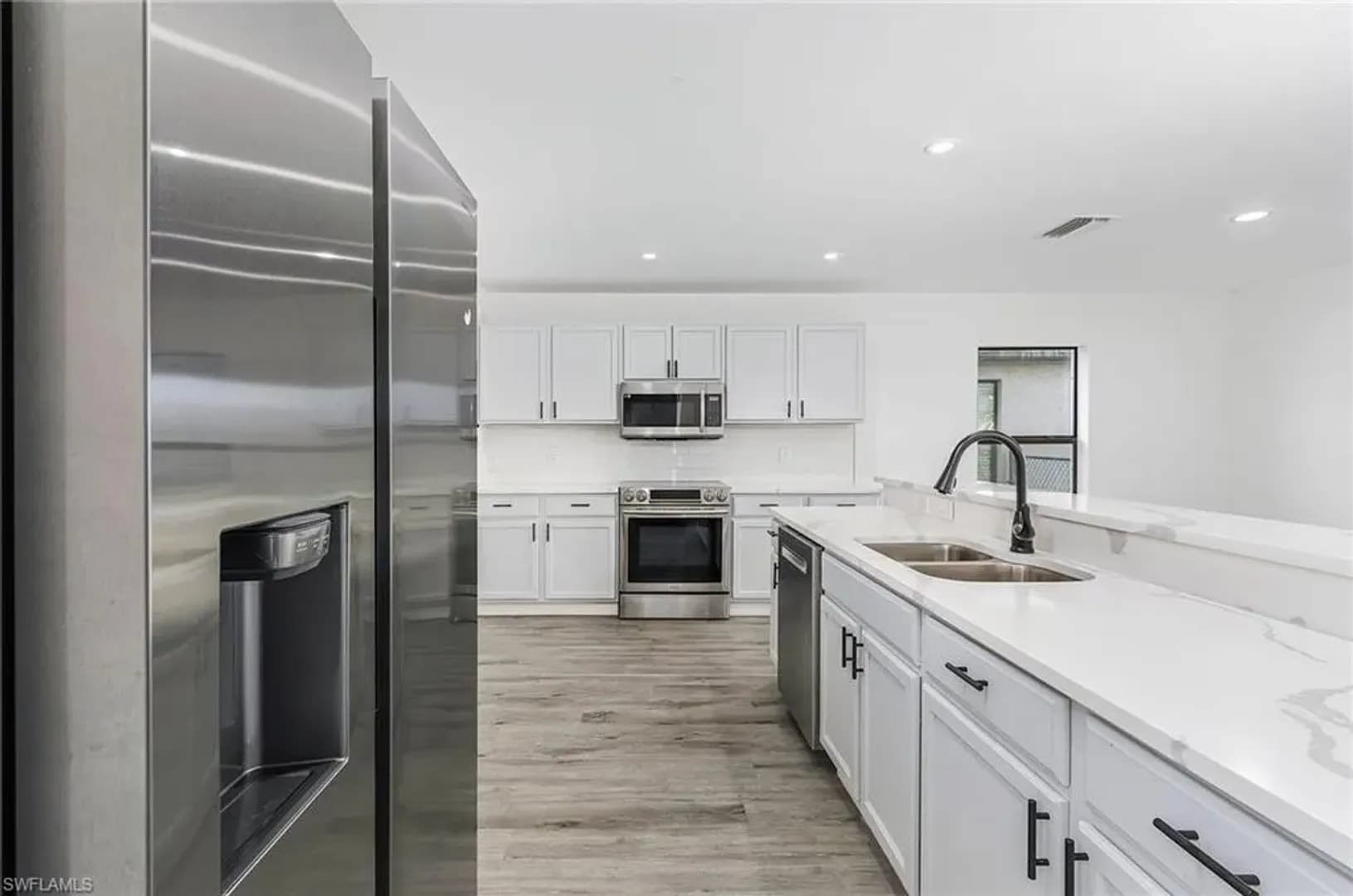 Stunning 5 Bedroom 2 5 Bath W Den – photo 5