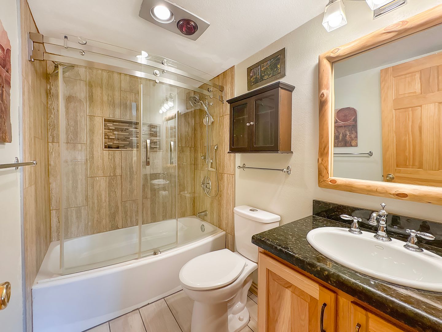 Winter rental 5-6 month lease! Hot tub! Walk to town! Garage parking! – photo 4