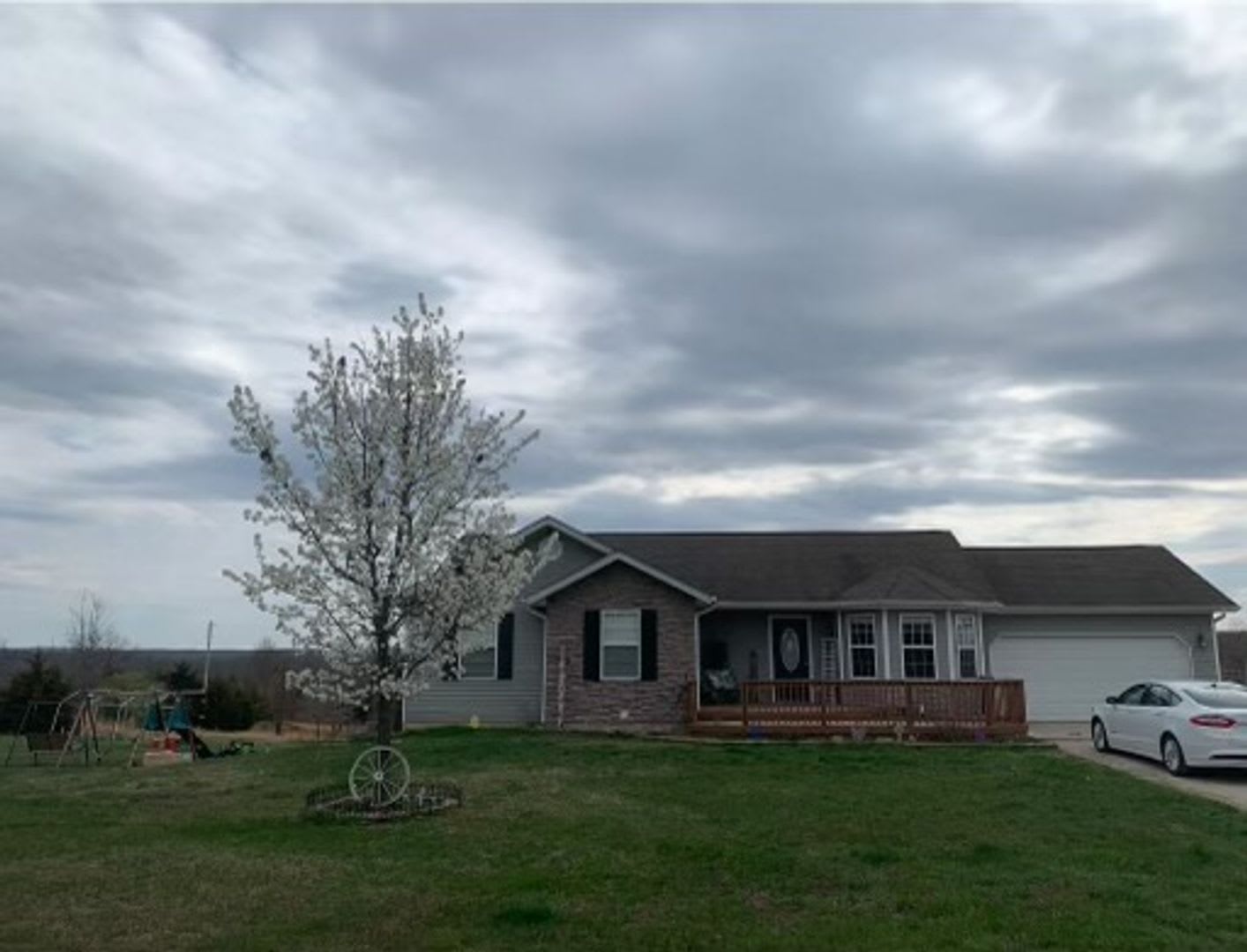 4 Bedroom House in Dixon, MO for Rent! – photo 1